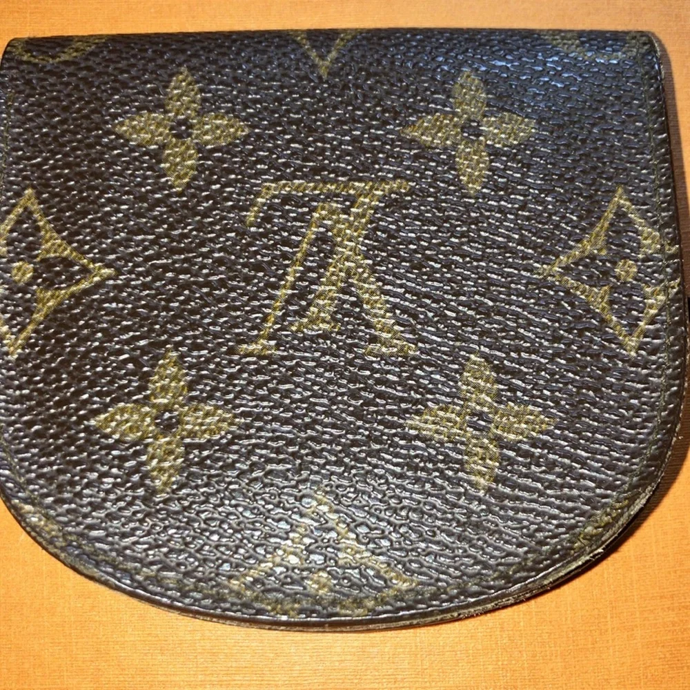 Louis Vuitton Brown and Gold Chain Wallet - Picture 5 of 11